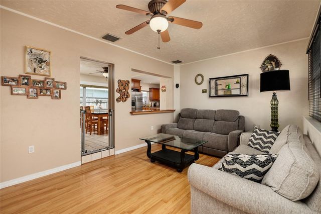 511 74TH AVENUE N, St Petersburg, FL 33702