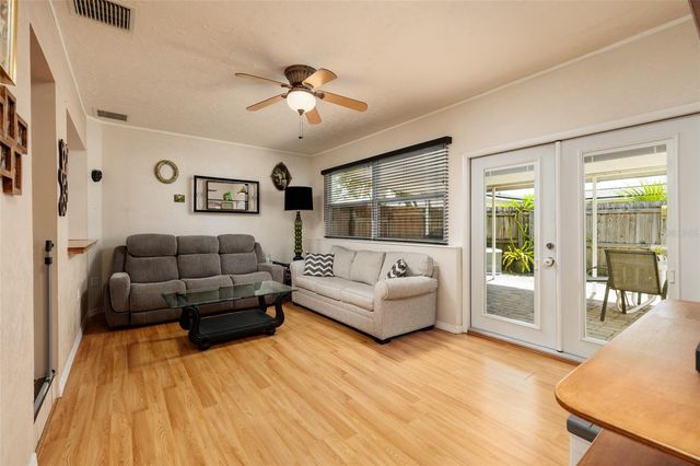 511 74TH AVENUE N, St Petersburg, FL 33702