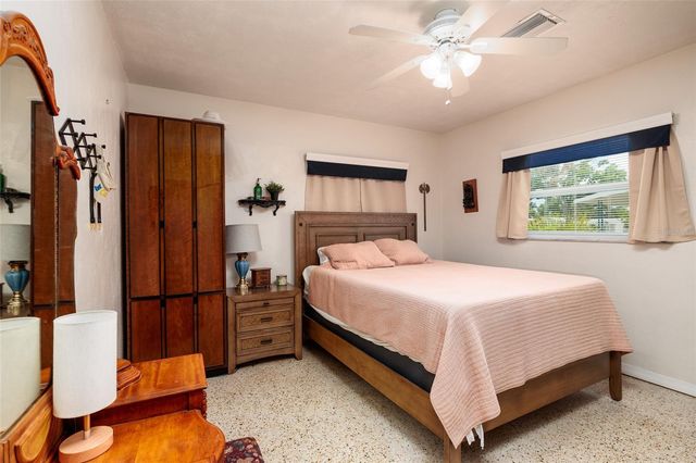 511 74TH AVENUE N, St Petersburg, FL 33702