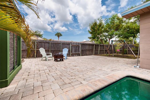 511 74TH AVENUE N, St Petersburg, FL 33702