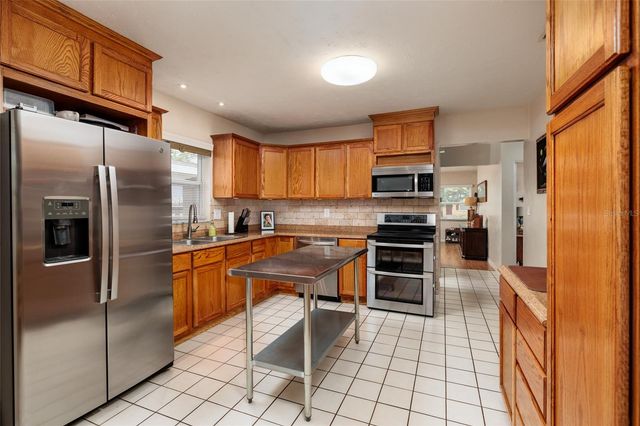 511 74TH AVENUE N, St Petersburg, FL 33702