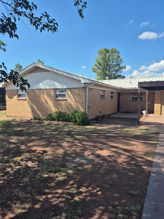 1003 Austin, Van Horn, TX 79855