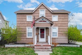 302 E Ellen Street, Fenton, MI 48430