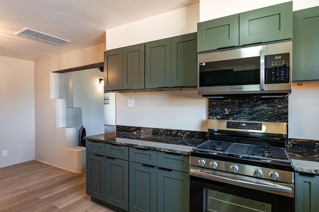 100 Tyler Road NW, Albuquerque, NM 87107