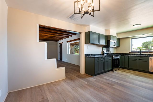 100 Tyler Road NW, Albuquerque, NM 87107