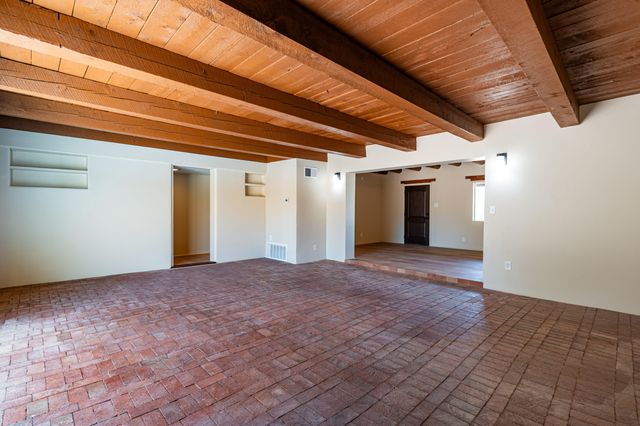 100 Tyler Road NW, Albuquerque, NM 87107