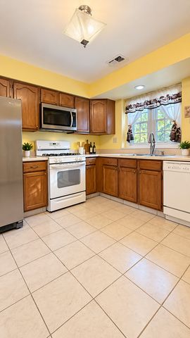 1006 Brentwood Circle, Buffalo Grove, IL 60089