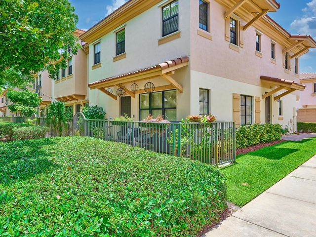 4767 Preserve Street, Coconut Creek, FL 33073