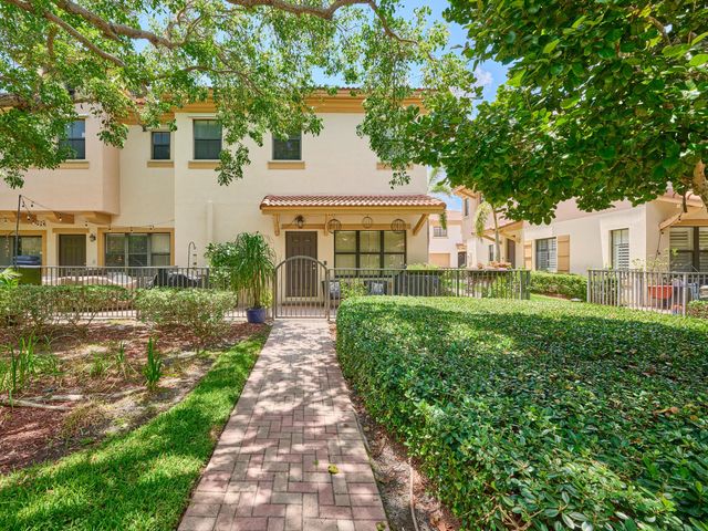 4767 Preserve Street, Coconut Creek, FL 33073