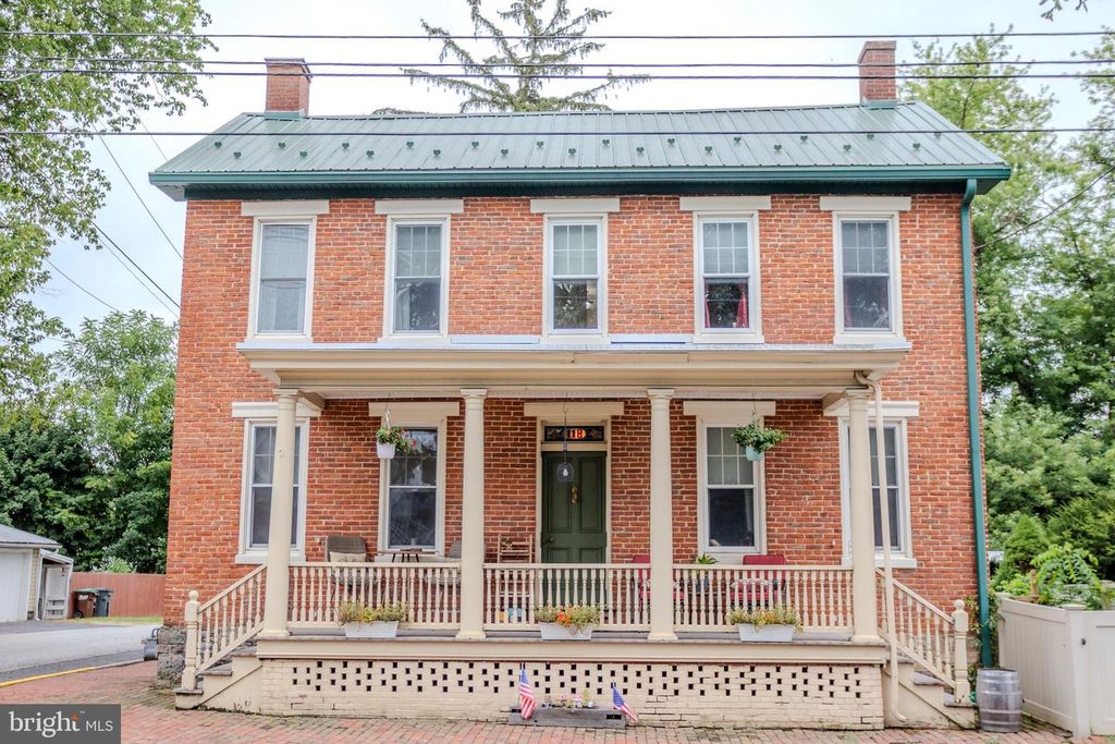 118 E MAIN ST, Fairfield, PA 17320