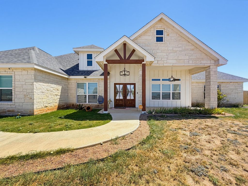 Image 2 of property listing at 5429 Grey Wolf Lane, San Angelo, TX 76901