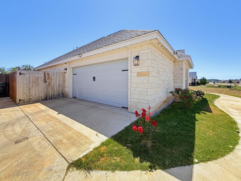 Image 5 of property listing at 5429 Grey Wolf Lane, San Angelo, TX 76901