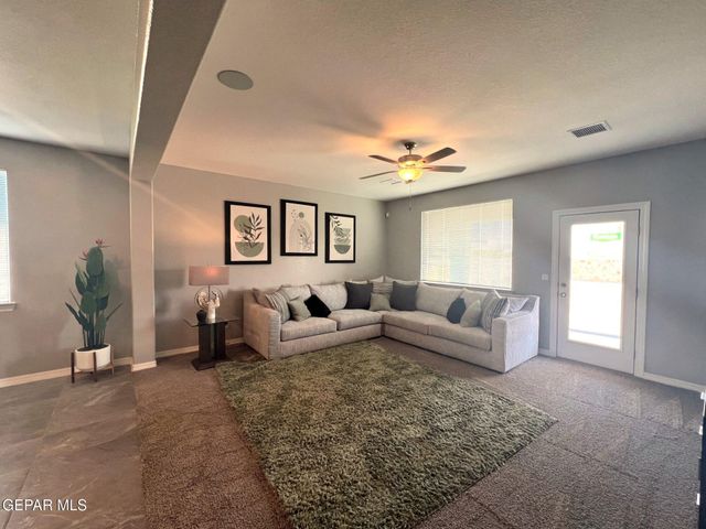 5976 Emmitt Smith Street, El Paso, TX 79924