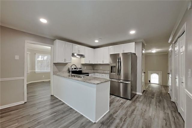 880 Burning Bush Drive, Loganville, GA 30052