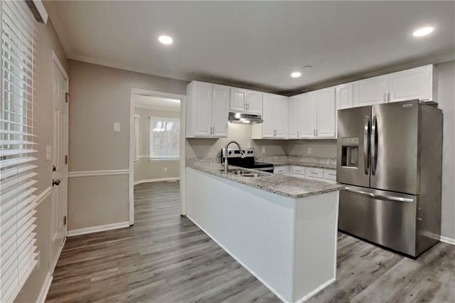 880 Burning Bush Drive, Loganville, GA 30052