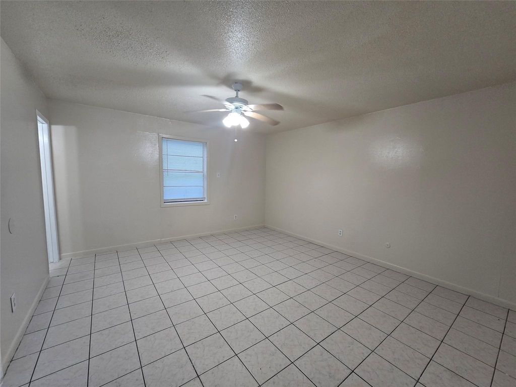 3714 Avenue S 7, Galveston, TX 77550