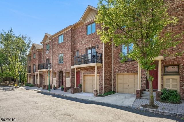 68 Mews Ln, South Orange Village Twp., NJ 07079