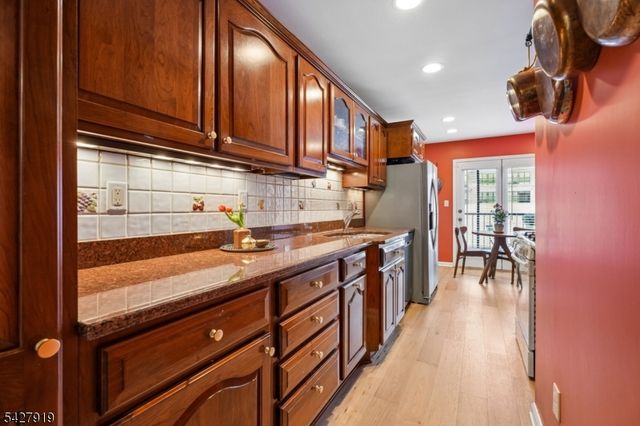 68 Mews Ln, South Orange Village Twp., NJ 07079