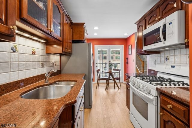 68 Mews Ln, South Orange Village Twp., NJ 07079