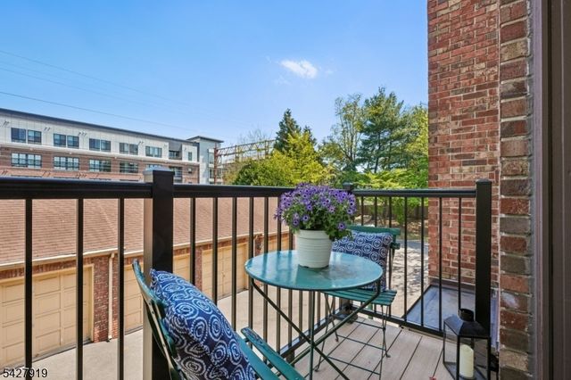 68 Mews Ln, South Orange Village Twp., NJ 07079