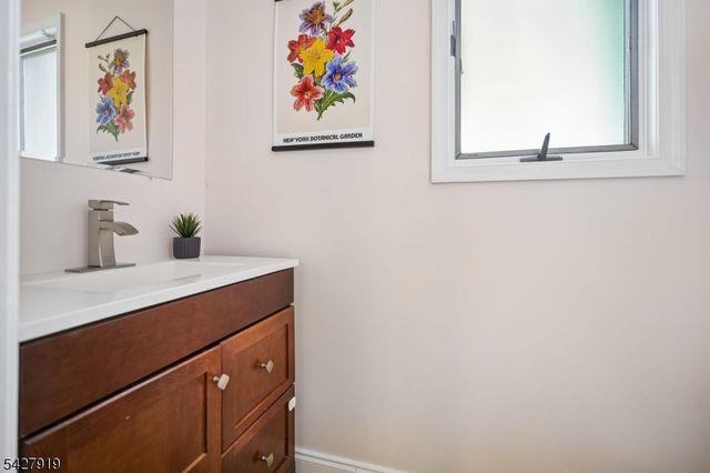 68 Mews Ln, South Orange Village Twp., NJ 07079