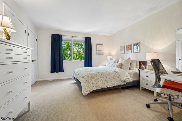 68 Mews Ln, South Orange Village Twp., NJ 07079