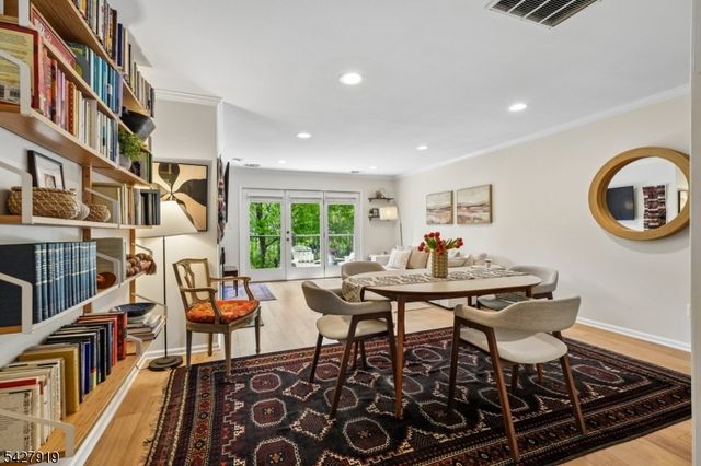 68 Mews Ln, South Orange Village Twp., NJ 07079