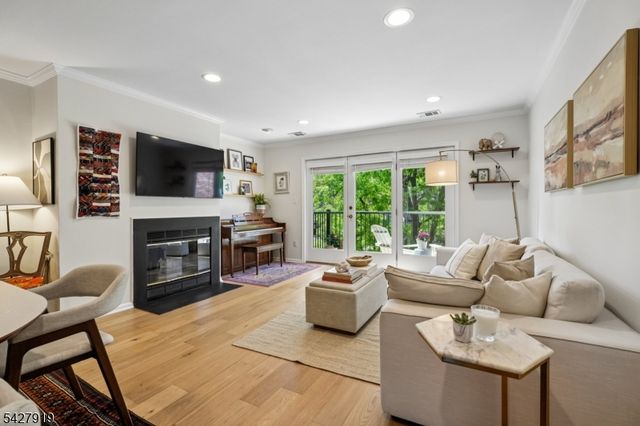 68 Mews Ln, South Orange Village Twp., NJ 07079