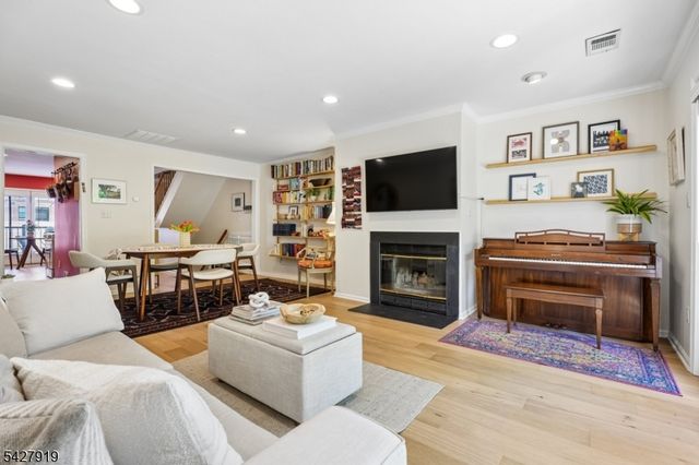 68 Mews Ln, South Orange Village Twp., NJ 07079