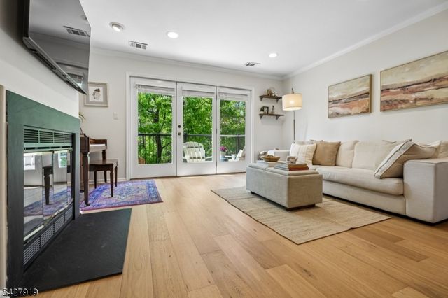 68 Mews Ln, South Orange Village Twp., NJ 07079