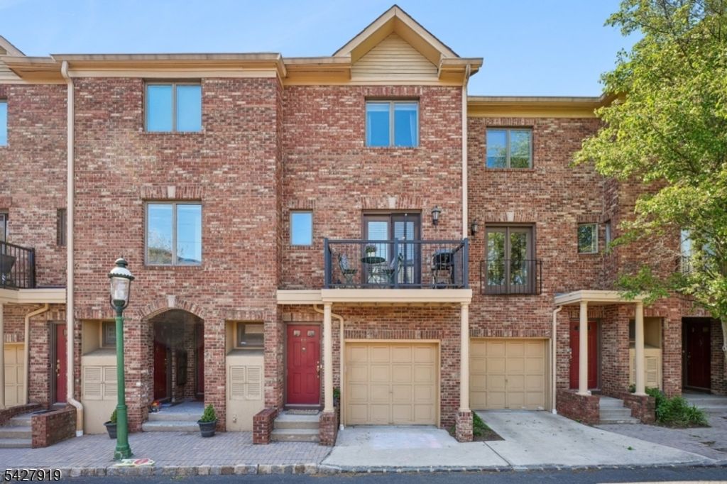 68 Mews Ln, South Orange Village Twp., NJ 07079