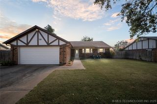 901 N Ivy Street, Jenks, OK 74037