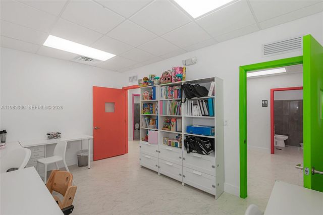 1992 E 4th Ave, Hialeah, FL 33010