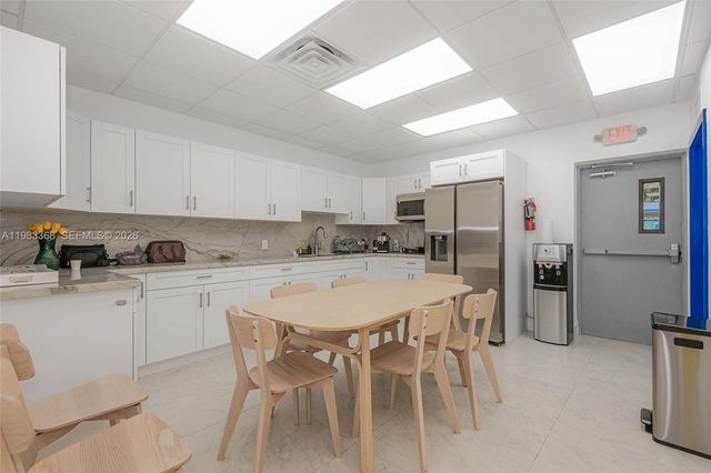 1992 E 4th Ave, Hialeah, FL 33010