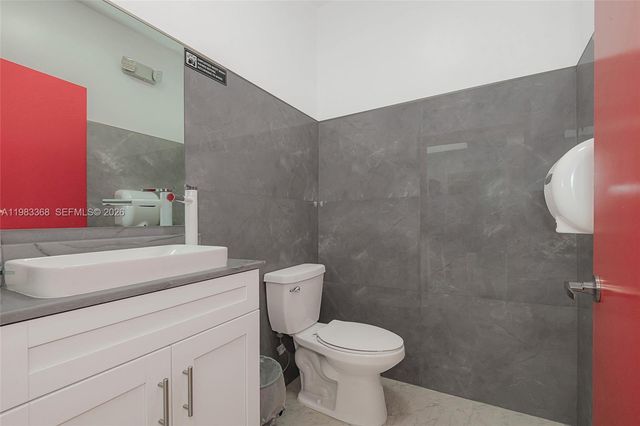 1992 E 4th Ave, Hialeah, FL 33010