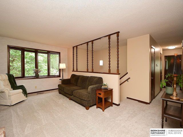 5907 Deerwood Drive, Lincoln, NE 68516
