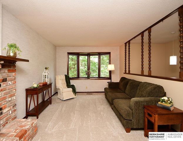 5907 Deerwood Drive, Lincoln, NE 68516