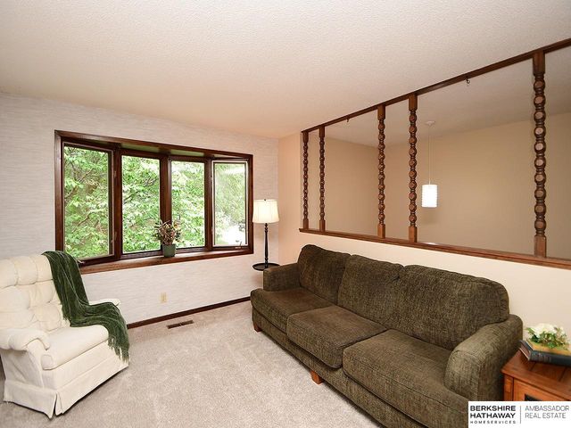 5907 Deerwood Drive, Lincoln, NE 68516
