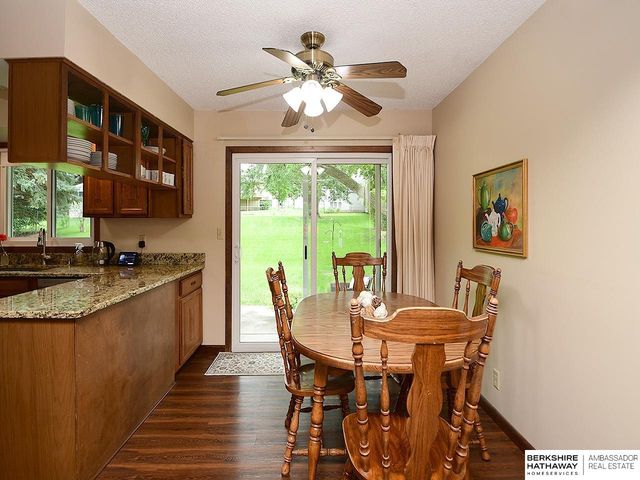 5907 Deerwood Drive, Lincoln, NE 68516