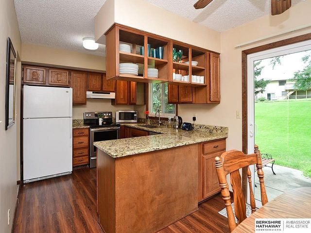 5907 Deerwood Drive, Lincoln, NE 68516