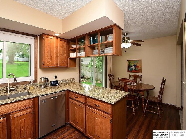 5907 Deerwood Drive, Lincoln, NE 68516