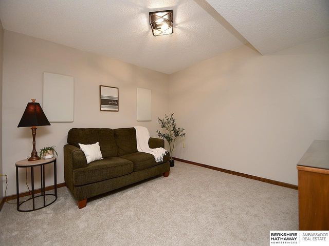 5907 Deerwood Drive, Lincoln, NE 68516