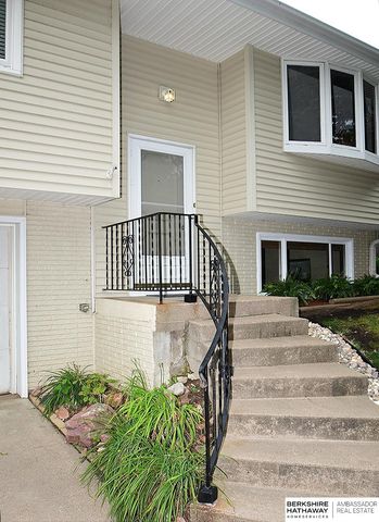 5907 Deerwood Drive, Lincoln, NE 68516