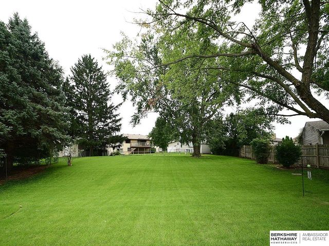 5907 Deerwood Drive, Lincoln, NE 68516