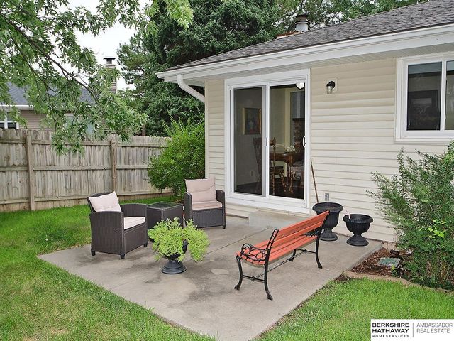 5907 Deerwood Drive, Lincoln, NE 68516