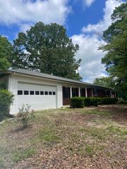 6416 64 HWY E, Selmer, TN 38375