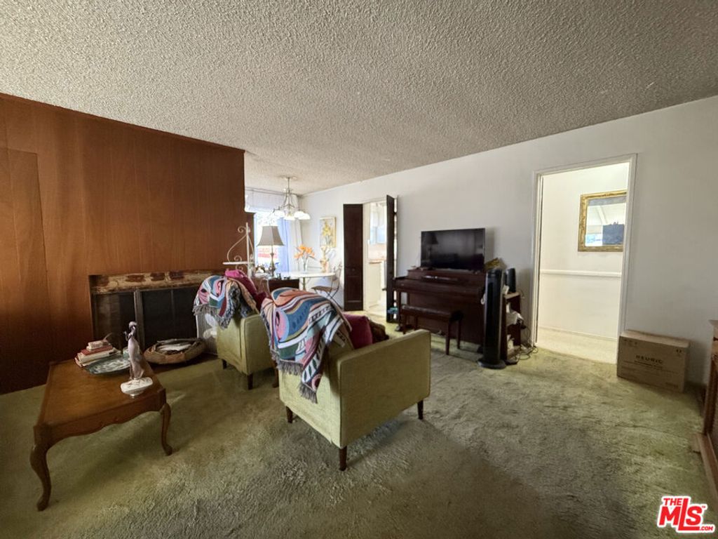 3810 S Dunsmuir Avenue, Los Angeles, CA 90008 — photo 3