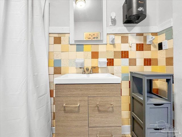 1007 W Wright St, Pensacola, FL 32502