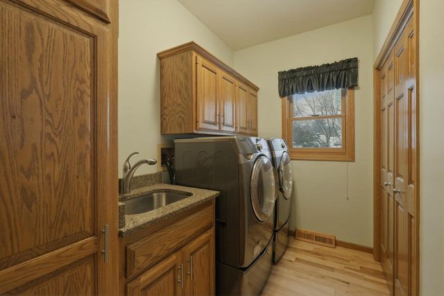 5948 Woods Edge Road, Fitchburg, WI 53711