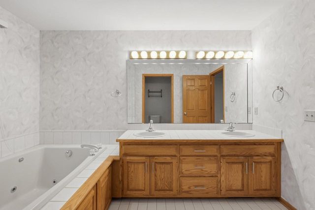 5948 Woods Edge Road, Fitchburg, WI 53711